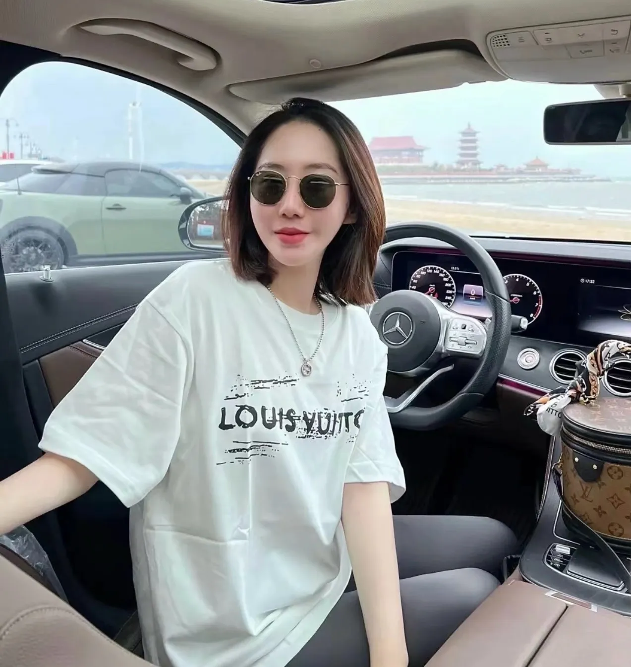 Louis Vuitton/ Logo